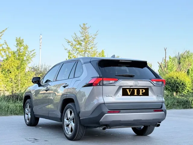 Toyota RAV4 — Фото автомобиля 17