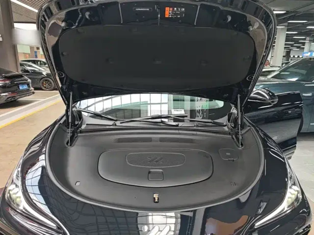 IM Motors LS6 — Фото автомобиля 19