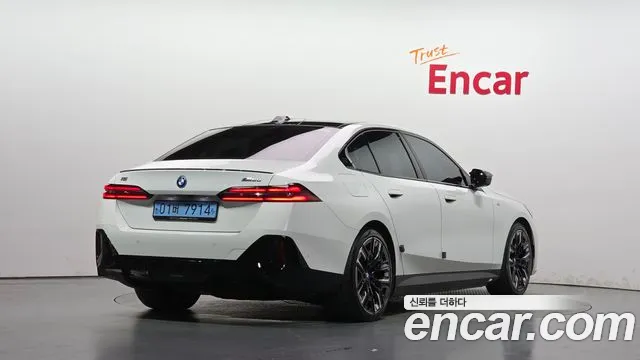 BMW i5 G60 — Фото автомобиля 2