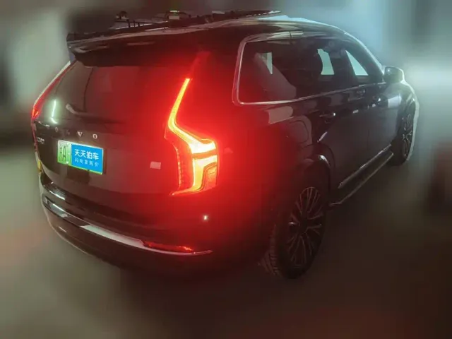 Volvo XC90 — Фото автомобиля 2