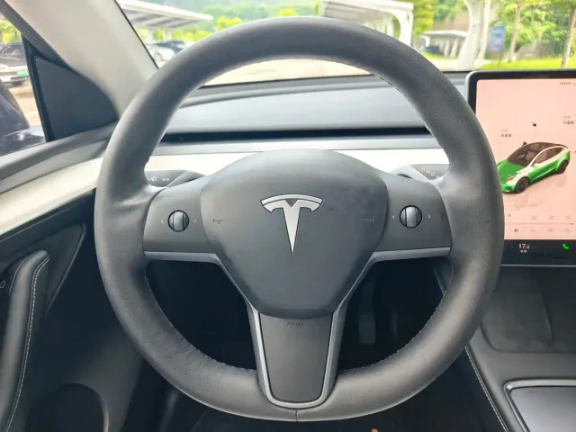 Tesla Model Y — Фото автомобиля 16
