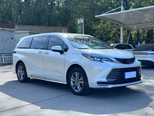 Toyota Sienna — Фото автомобиля 5