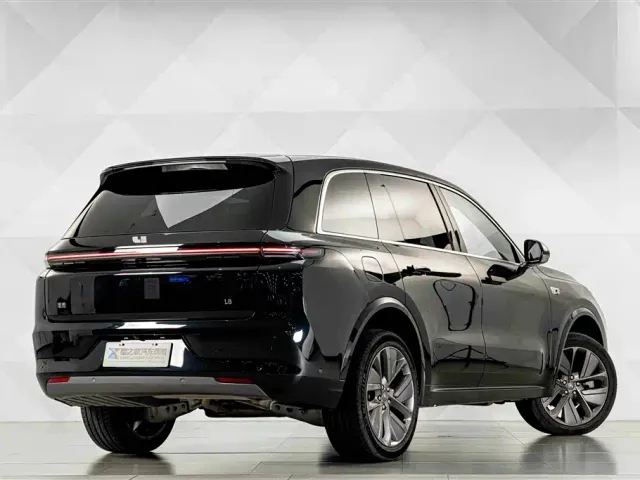 Li Auto L8 — Фото автомобиля 8