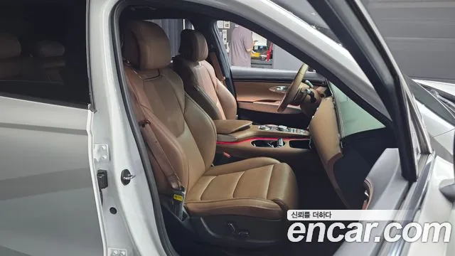 Genesis GV70 — Фото автомобиля 12