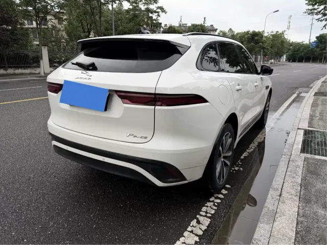 Jaguar F-Pace — Фото автомобиля 3