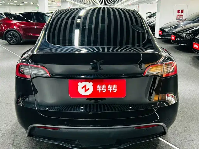 Tesla Model Y — Фото автомобиля 5