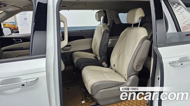 Kia Carnival Generation 4 — Фото автомобиля 12