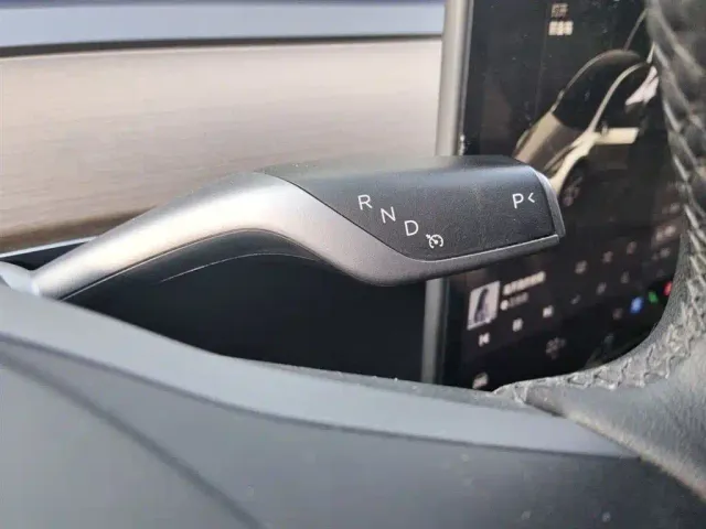 Tesla Model Y — Фото автомобиля 6
