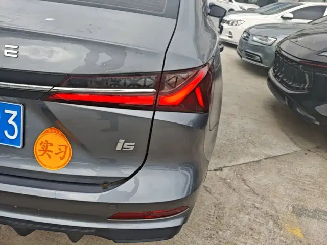 Roewe i5 — Фото автомобиля 7