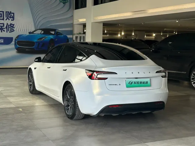 Tesla Model 3 — Фото автомобиля 9