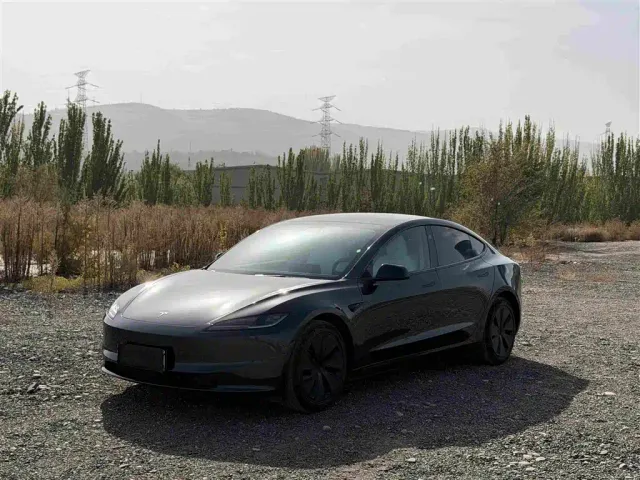 Фотография автомобиля — Tesla Model 3