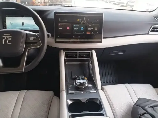 BYD Yuan UP 2024 401KM Leading Edition — Фото автомобиля 12