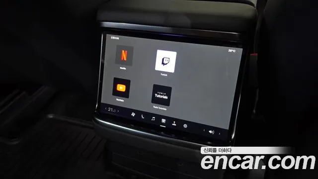 Tesla Model X — Фото автомобиля 15