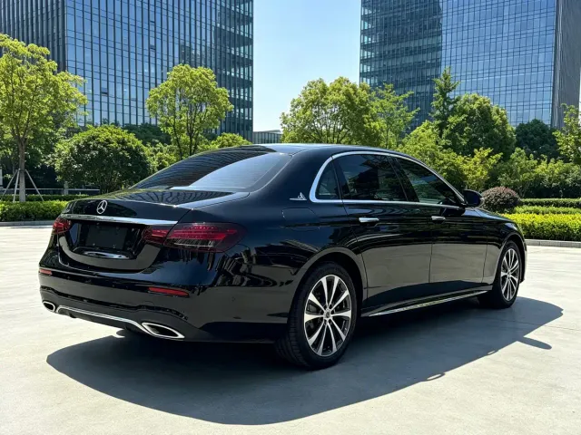 Mercedes-Benz Mercedes-Benz E-Class New Energy 2023 E 350 e L Plug-in Hybrid Sedan — Фото автомобиля 3
