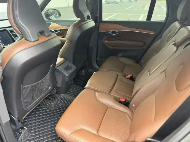 Volvo XC90 — Фото автомобиля 7