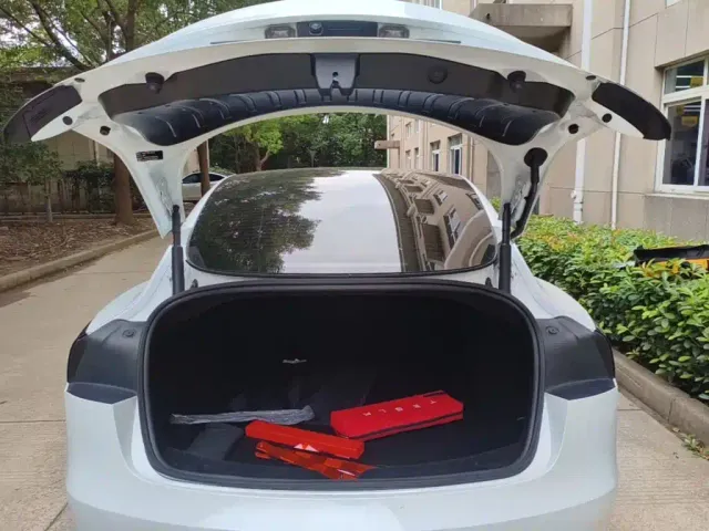 Tesla Model 3 — Фото автомобиля 18