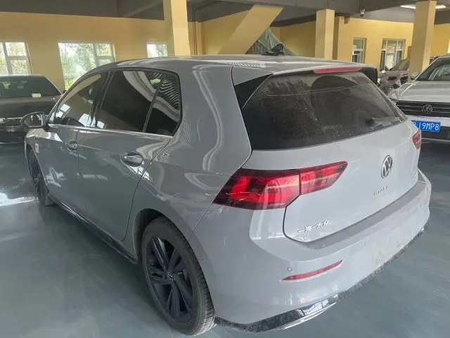 Volkswagen Golf — Фото автомобиля 8