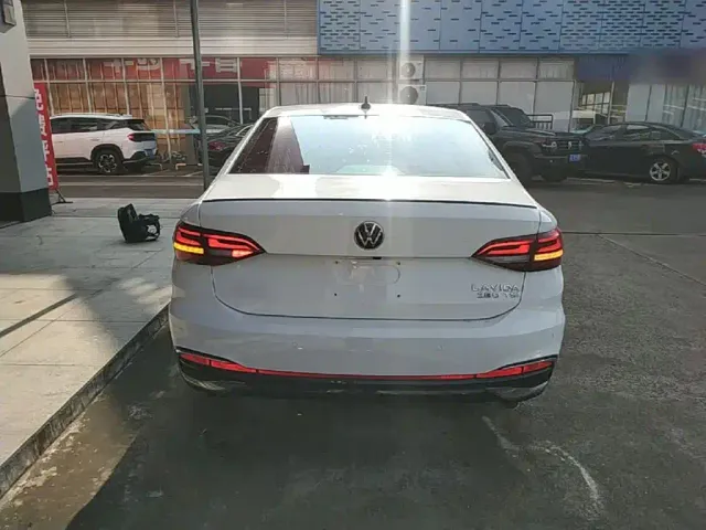 Volkswagen Lavida — Фото автомобиля 5