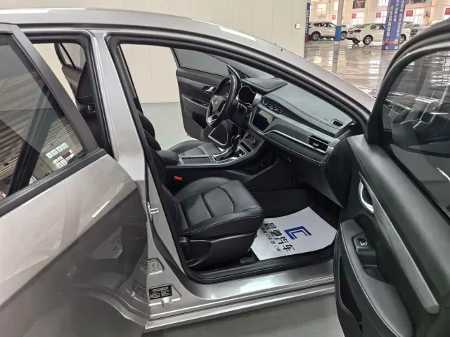 Geely Emgrand — Фото автомобиля 13