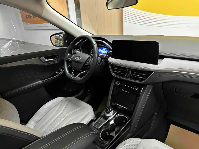 Ford Escape — Фото автомобиля 8