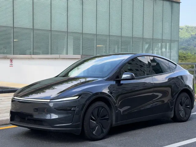 Фотография автомобиля — Tesla Model Y