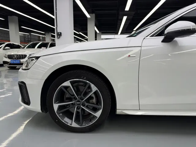 Audi A4L — Фото автомобиля 13