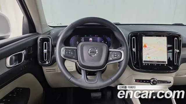 Вольво XC40 B4 Ultimate Bright — Фото автомобиля 13