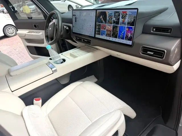 Li Auto MEGA — Фото автомобиля 5