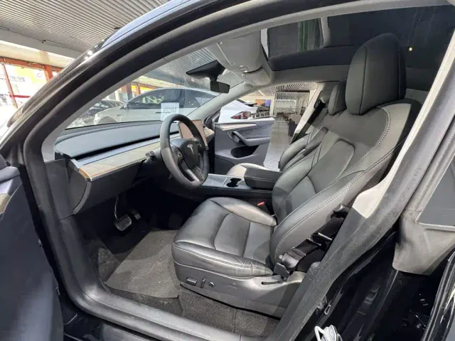 Tesla Model Y — Фото автомобиля 14