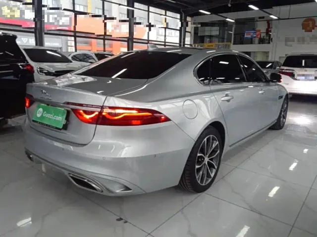 Jaguar XFL — Фото автомобиля 6