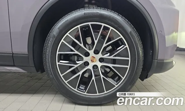 Porsche Macan Electric — Фото автомобиля 6