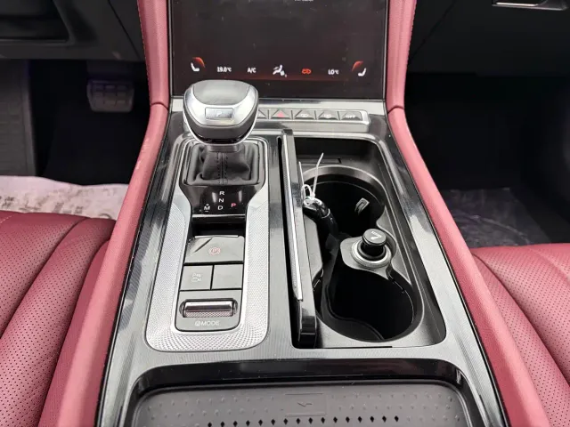 Hongqi H5 — Фото автомобиля 7