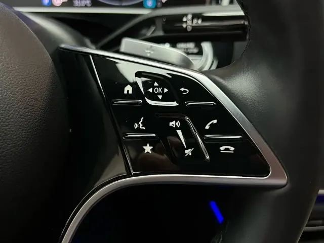 Mercedes-Benz E-Class — Фото автомобиля 23