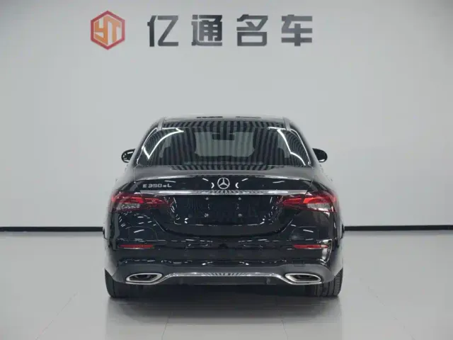 Mercedes-Benz E-Class — Фото автомобиля 23