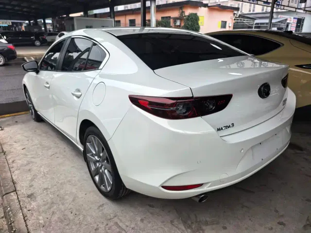 Mazda Axela — Фото автомобиля 13