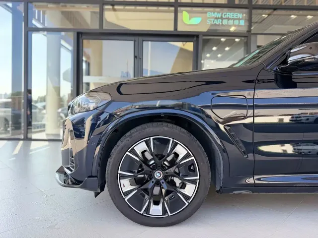 BMW iX3 — Фото автомобиля 4