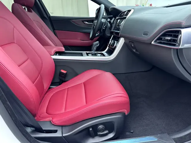 Jaguar XEL — Фото автомобиля 9