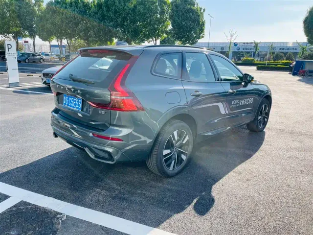 Volvo XC60 — Фото автомобиля 6