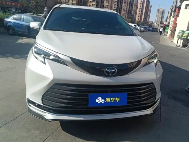 Toyota Sienna — Фото автомобиля 2