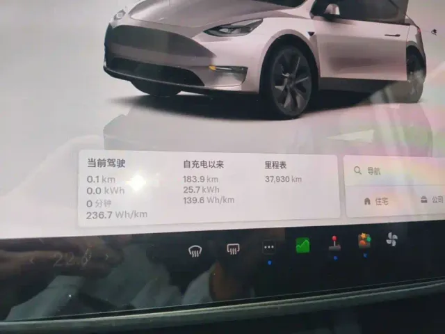 Tesla Model Y — Фото автомобиля 11