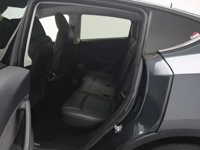 Tesla Model Y — Фото автомобиля 15