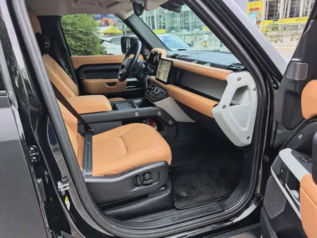 Land Rover Defender — Фото автомобиля 7