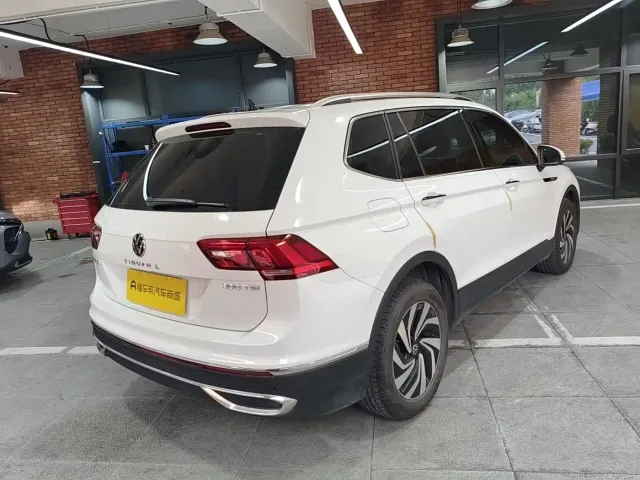 Volkswagen Tiguan L — Фото автомобиля 3