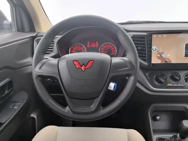Wuling Hongguang V — Фото автомобиля 11