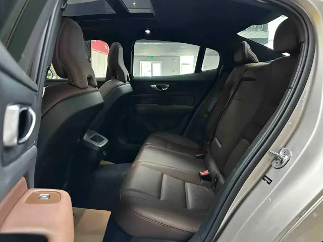 Volvo S60 — Фото автомобиля 12