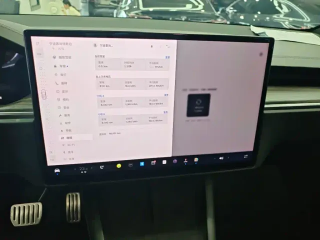 Tesla Model X — Фото автомобиля 12