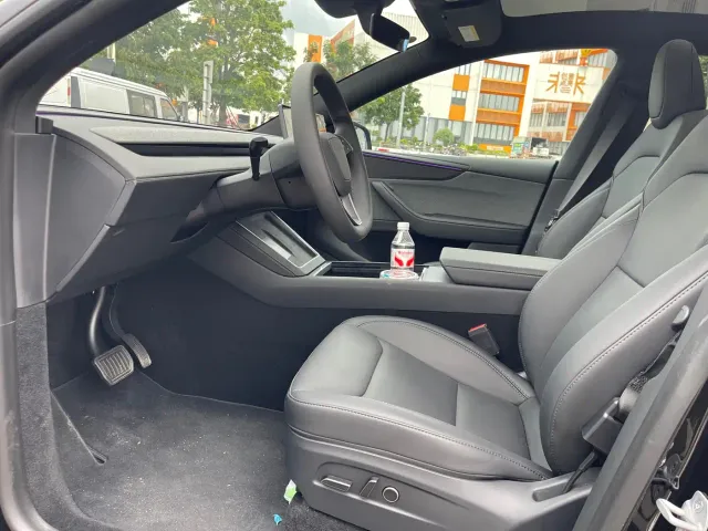 Tesla Model Y — Фото автомобиля 7