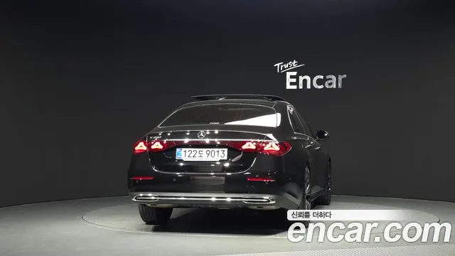 Mercedes-Benz E-Class — Фото автомобиля 3
