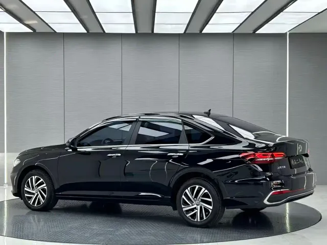 Volkswagen Lavida — Фото автомобиля 3