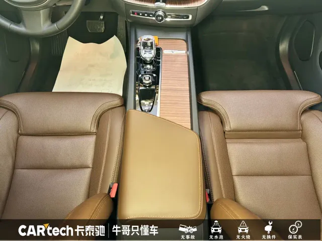 Volvo XC60 — Фото автомобиля 14